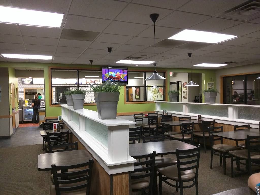 Runza Restaurant | 3800 Yankee Hill Rd, Lincoln, NE 68516, USA | Phone: (402) 420-2828