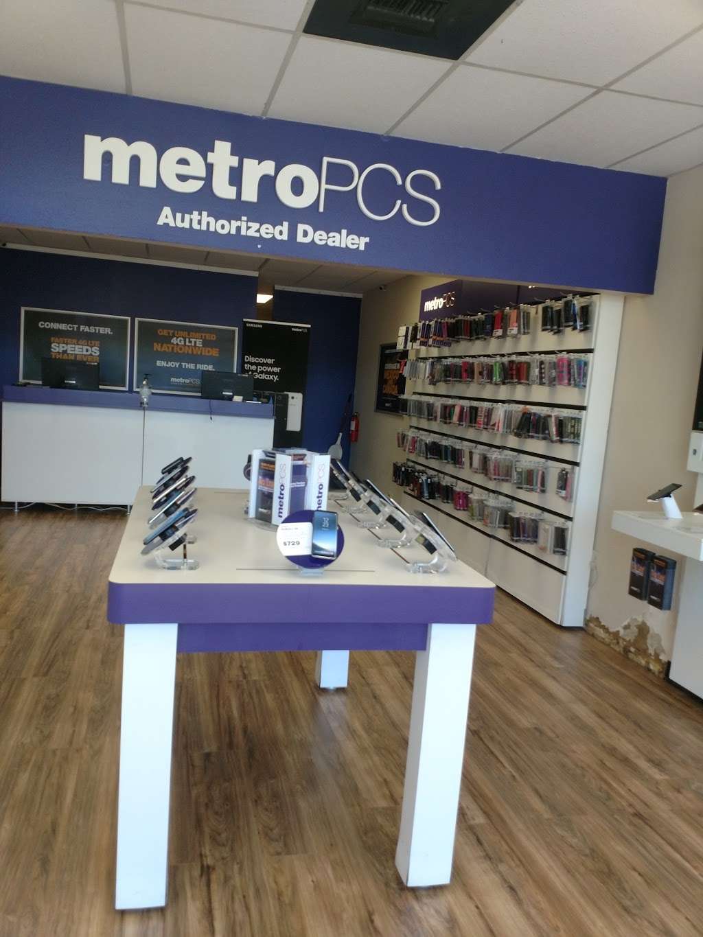 Metro by T-Mobile | 105 Kennings Rd Ste 13, Crosby, TX 77532, USA | Phone: (281) 462-7690