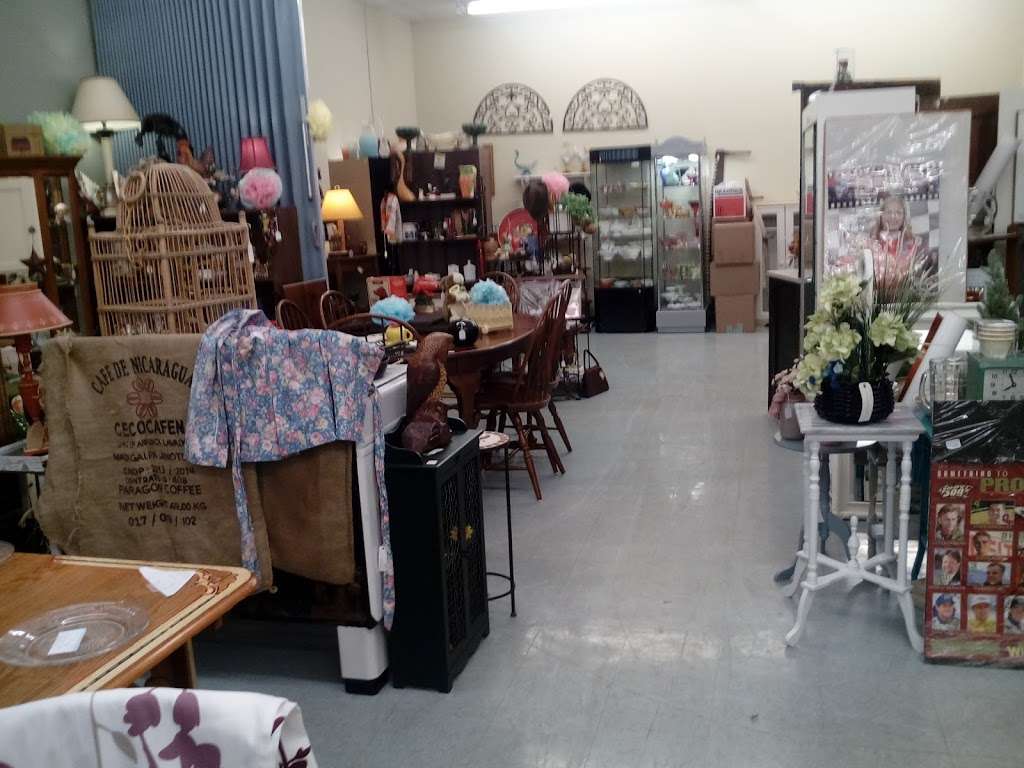 Manor House Antique Mall | 8039 S Meridian St, Indianapolis, IN 46217, USA | Phone: (317) 888-8887