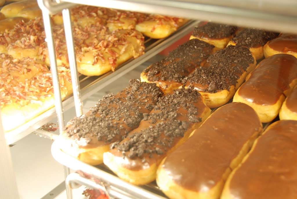 Doughnut Deli Inc. | 3401 Pacific Pl, Long Beach, CA 90806, USA | Phone: (562) 595-8515