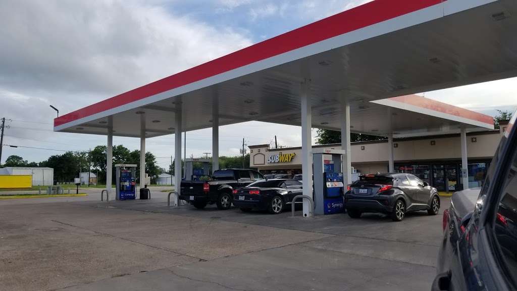 Exxon | 19976 TX-35, Alvin, TX 77511, USA | Phone: (281) 331-1704