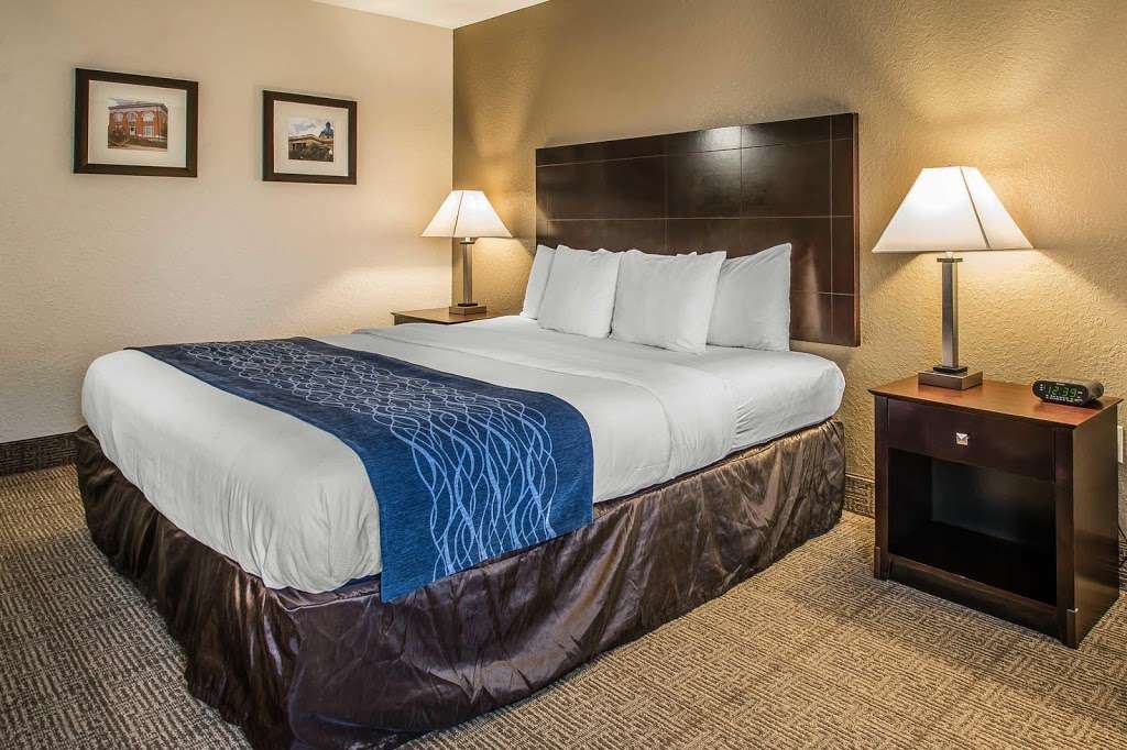 Comfort Inn & Suites DeLand - near University | 400 E International Speedway Blvd, DeLand, FL 32724, USA | Phone: (386) 736-3100