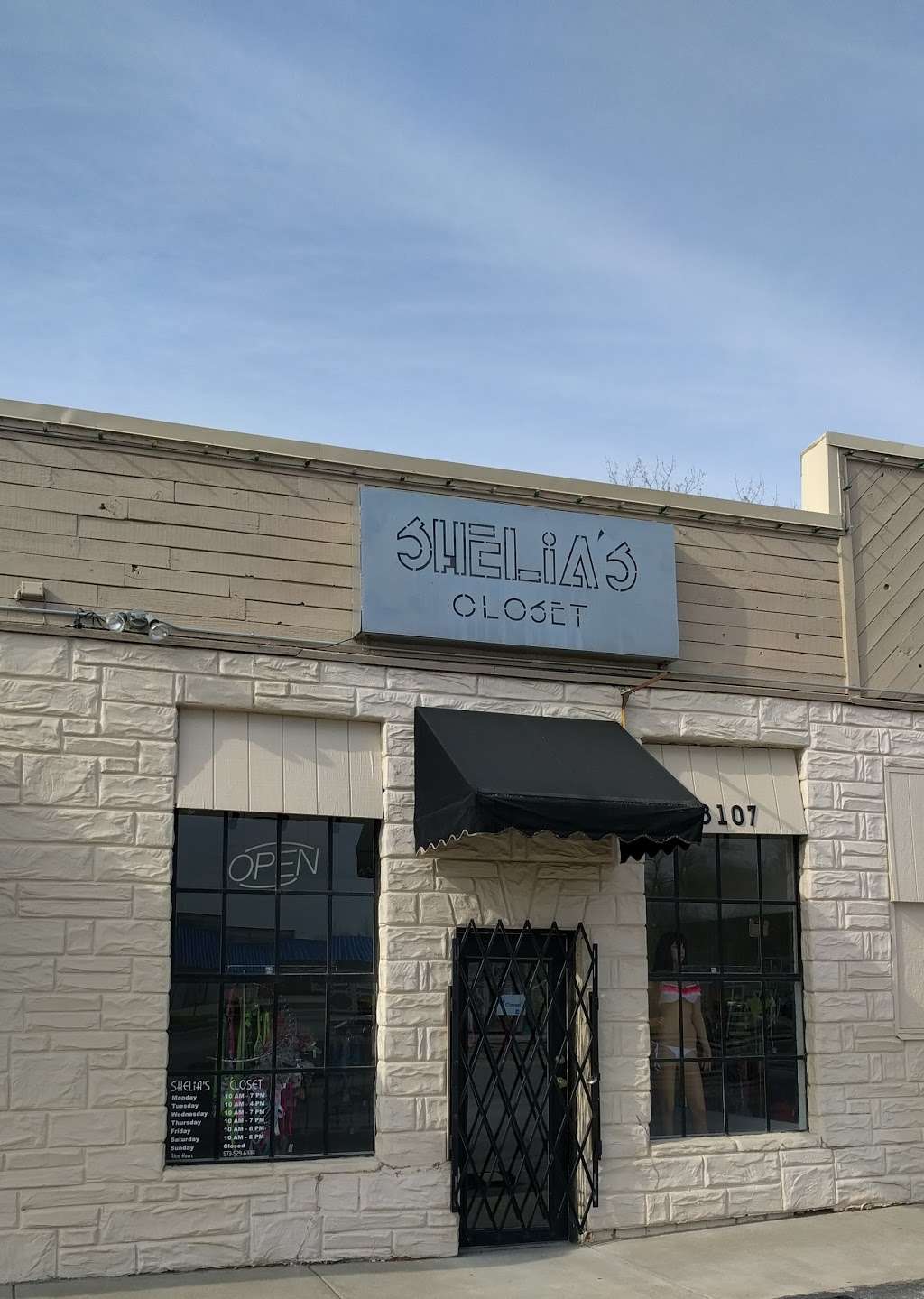 Shelias Closet | 13107 E State Rte 350, Kansas City, MO 64138 | Phone: (816) 358-5555