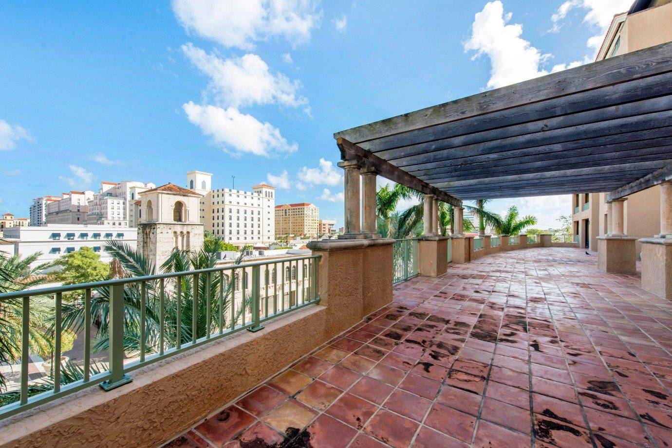 Gables Grand Plaza Apartments | 353 Aragon Ave, Coral Gables, FL 33134, United States | Phone: (305) 460-7009