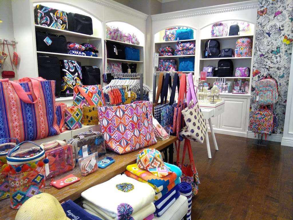 Vera Bradley | 510 Christiana Mall, Newark, DE 19702, USA | Phone: (302) 733-0880