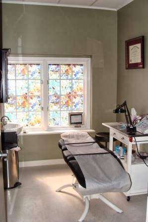 Papillon Center / Dr. Christine McGinn | Logan Square, 18 Village Row Suite 43, New Hope, PA 18938, USA | Phone: (215) 693-1199