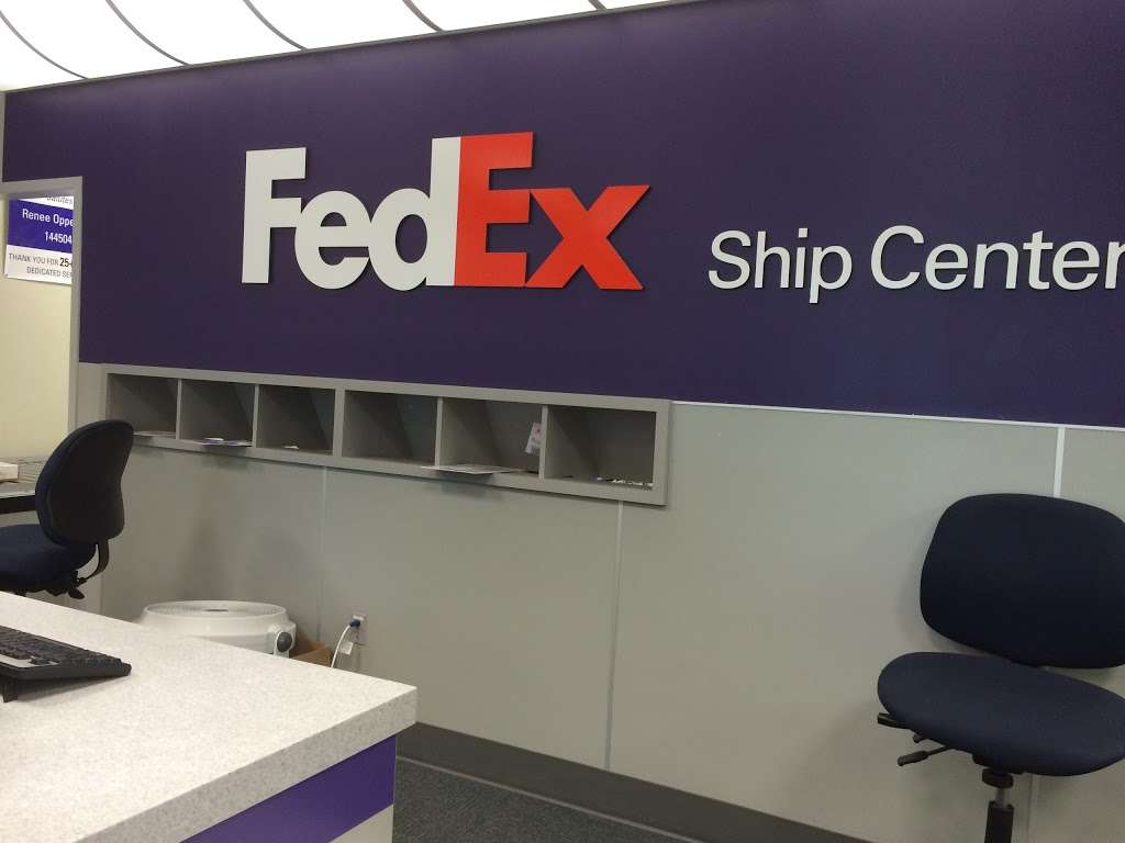 FedEx Ship Center | 5200 W Greens Rd, Houston, TX 77066, USA | Phone: (800) 463-3339