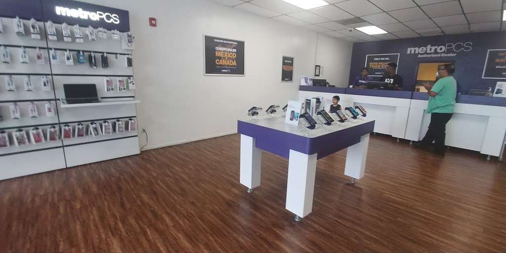 Metro by T-Mobile | 5020 Seguin Rd Suite 6, Kirby, TX 78219, USA | Phone: (210) 662-2777