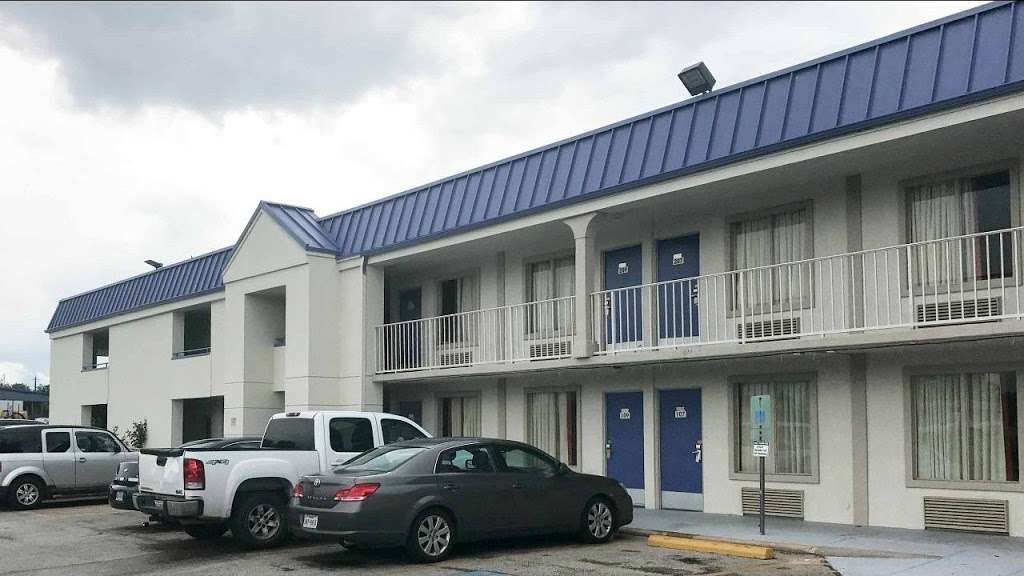 Motel 6 Houston, TX | 10155 East Fwy, Houston, TX 77029, USA | Phone: (281) 974-4156