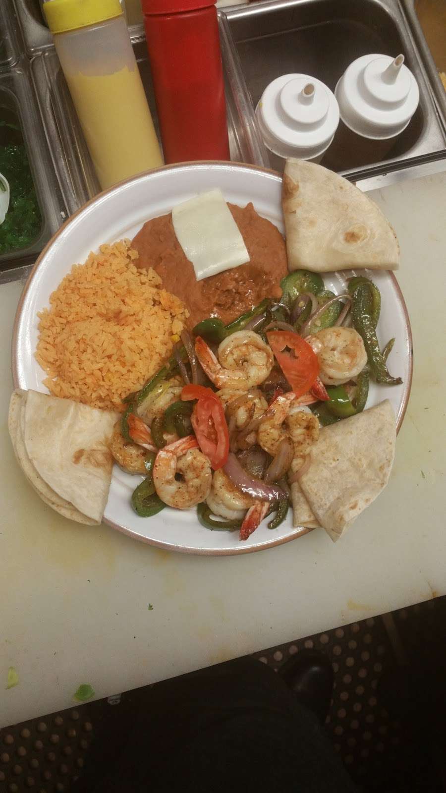 Droopys Gyros | 1275 Sheridan Rd N, Winthrop Harbor, IL 60096, USA | Phone: (847) 872-2200