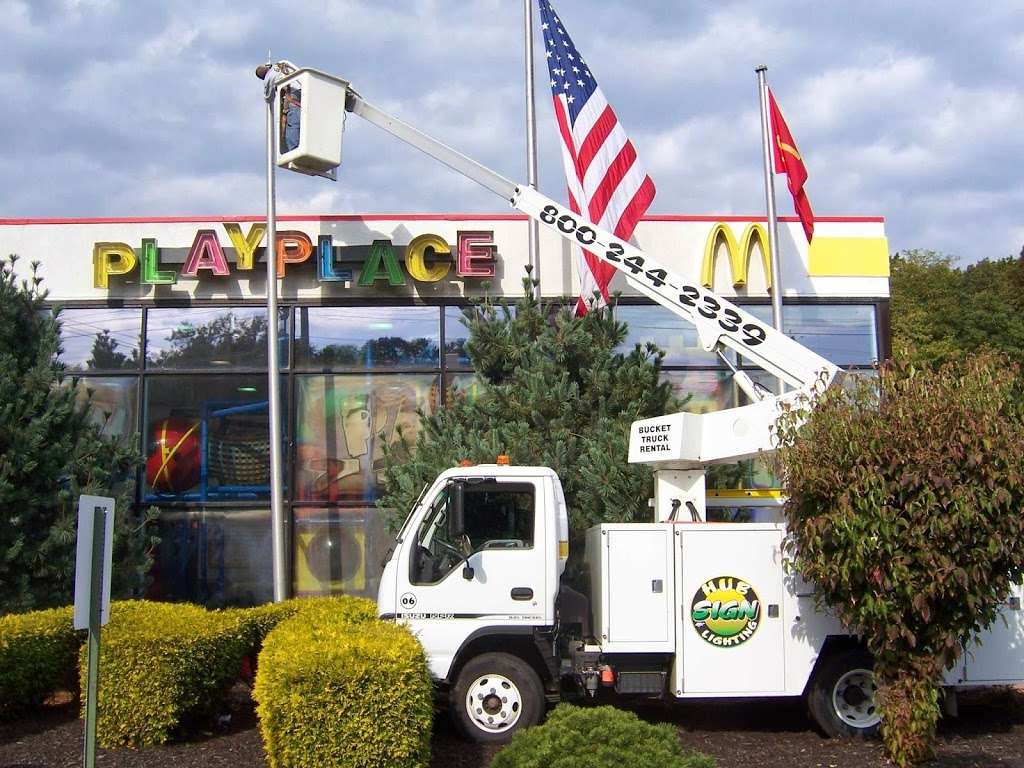 Hub Sign & Crane Corp | 67 Wood Ave, Manalapan Township, NJ 07726, USA | Phone: (732) 252-9090
