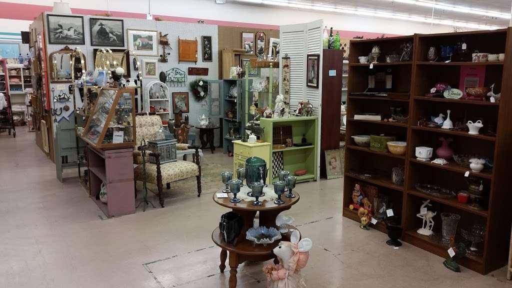 Wildwood Antique Mall of Wildwood | 364 Shopping Center Dr, Wildwood, FL 34785, USA | Phone: (352) 330-2800