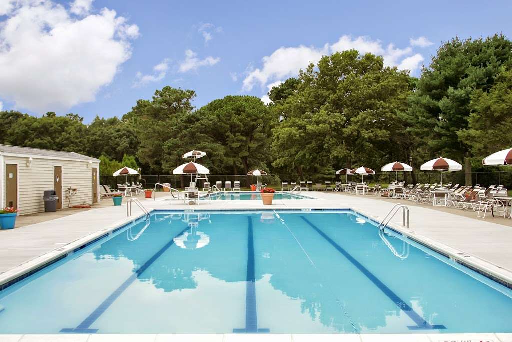 Heatherwood Luxury Rentals 58 Vanderbilt Motor Pkwy 100, Commack, NY