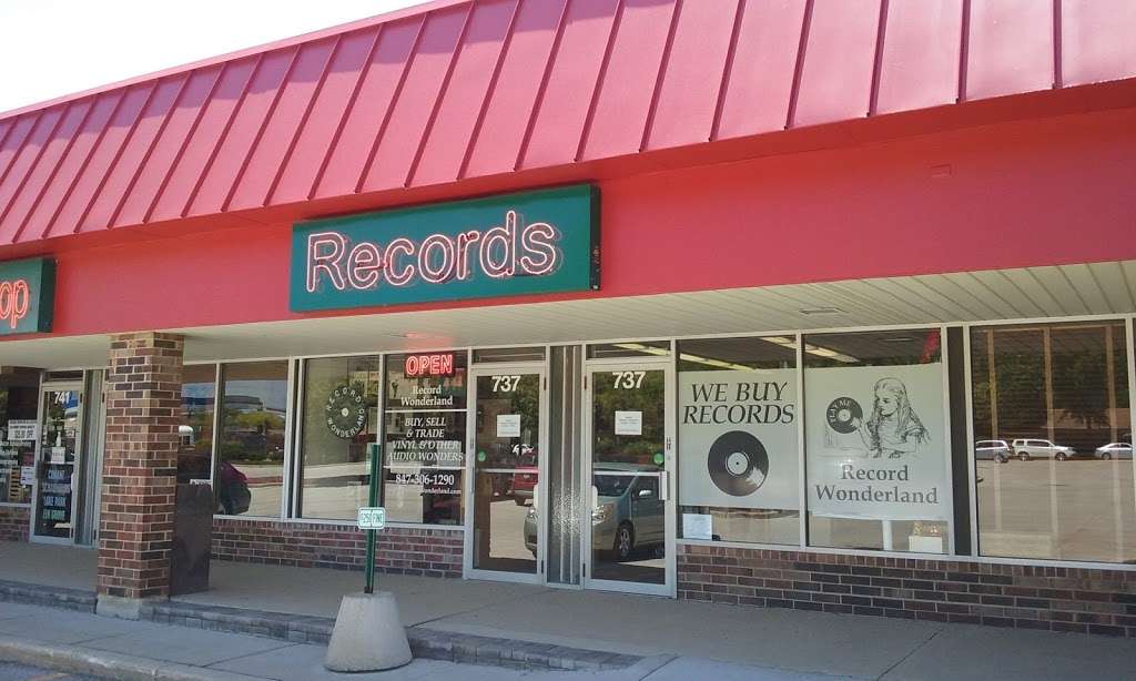 Record Wonderland | 737 E Nerge Rd, Roselle, IL 60172, USA | Phone: (847) 306-1290