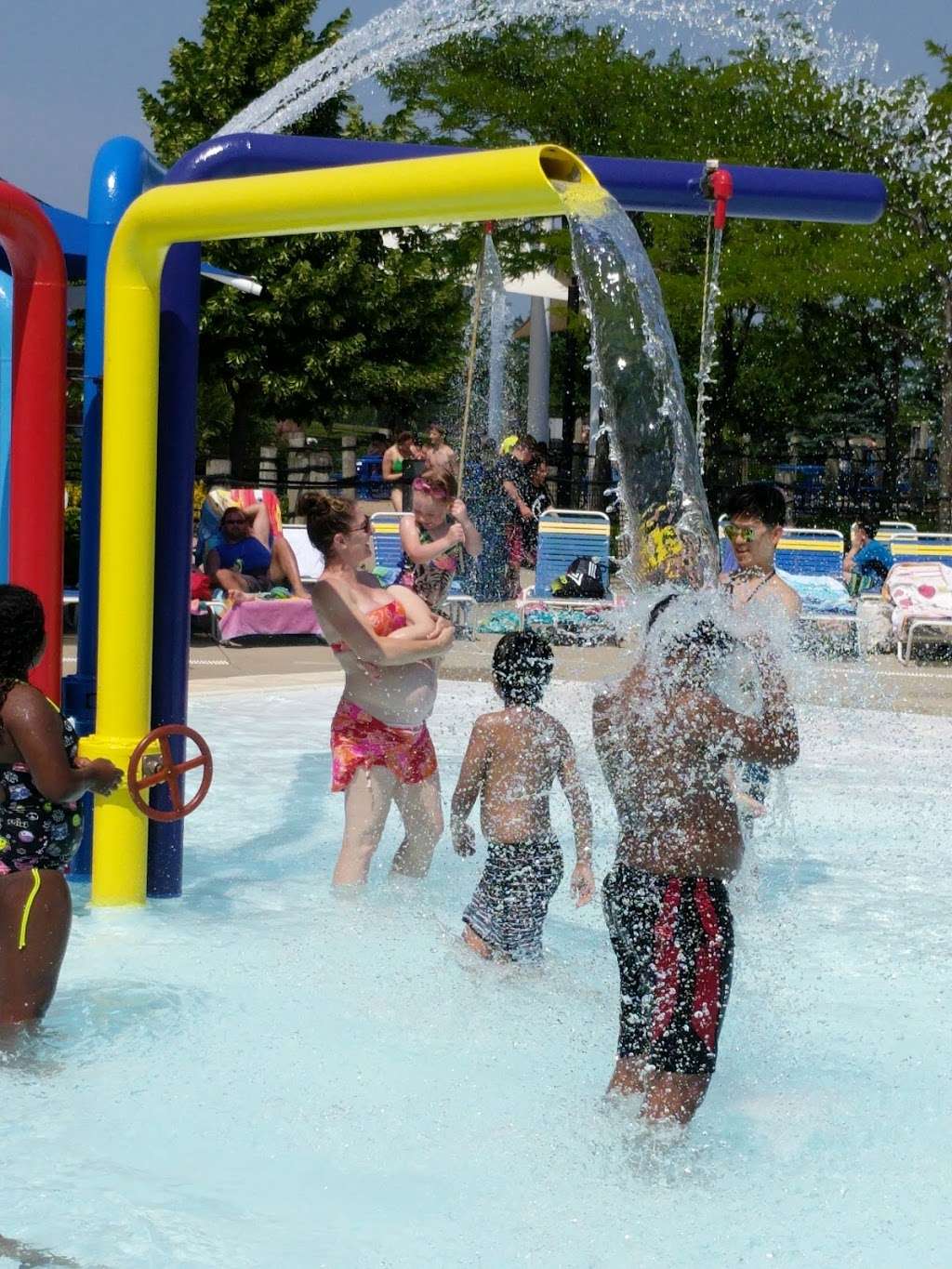 Family Aquatic Center at Heritage Park | 105 Community Blvd, Wheeling, IL 60090 | Phone: (847) 465-3333