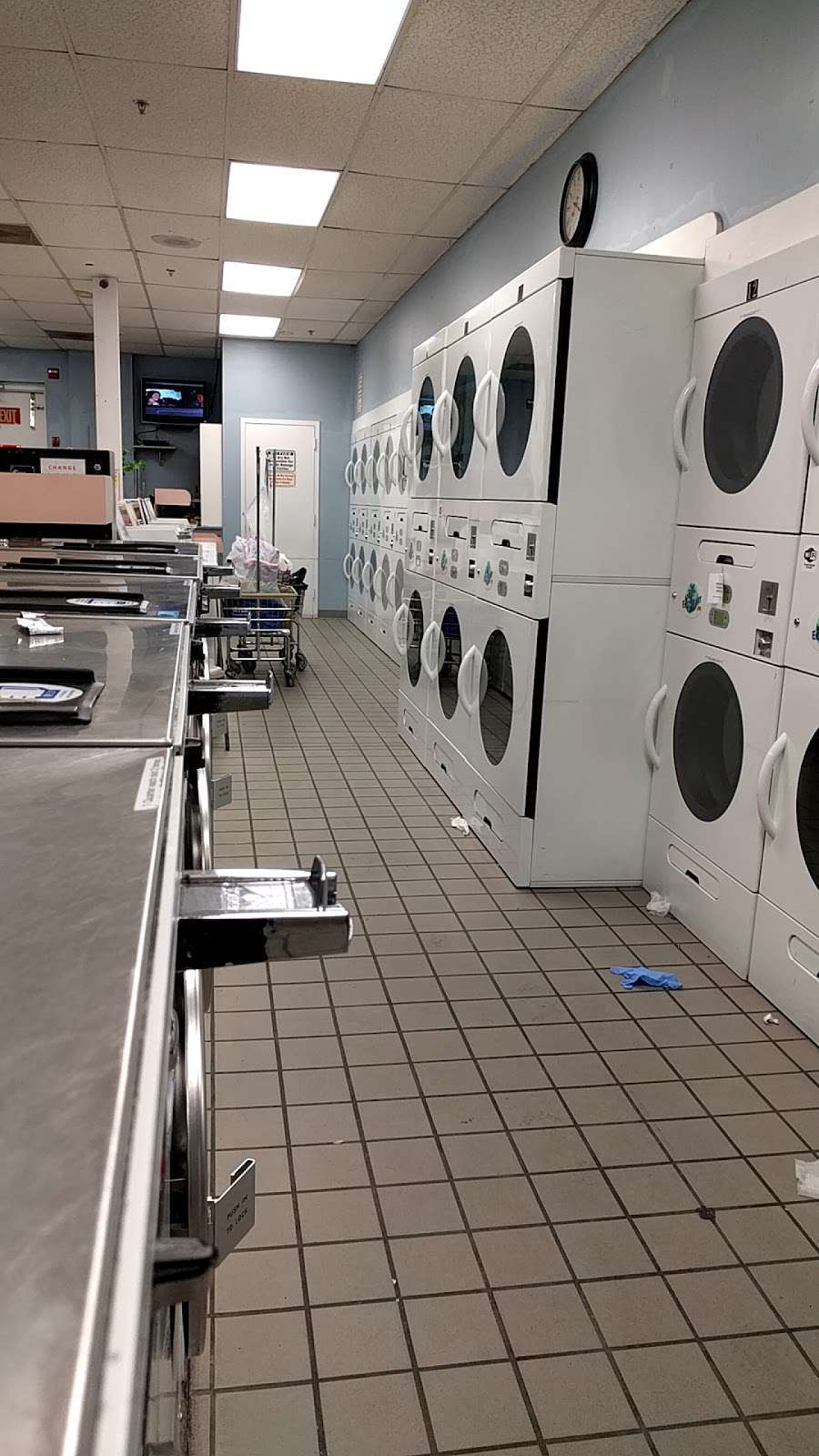 Clean And Crisp Laundromat | 311 Centre Ave, Rockland, MA 02370, USA | Phone: (781) 347-3909