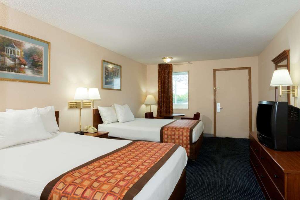Days Inn by Wyndham Indianapolis East Post Road | 2150 N Post Rd, Indianapolis, IN 46219 | Phone: (317) 643-7487