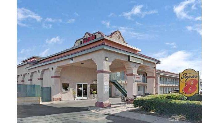 Super 8 by Wyndham Tucson Downtown Convention Center | 715 W Starr Pass Blvd, Tucson, AZ 85713 | Phone: (520) 485-4584