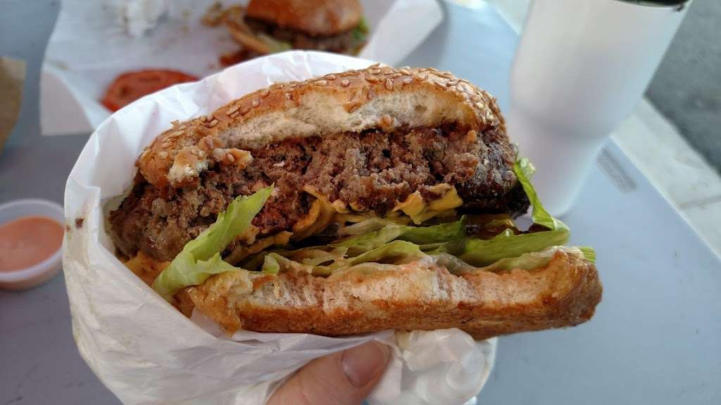 Nessy Burgers | 3235 Old Hwy 395, Fallbrook, CA 92028, United States | Phone: (760) 731-1379