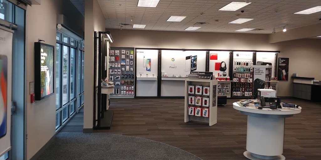 Verizon Authorized Retailer – Cellular Sales | 1912 Gateway Center Dr, Belvidere, IL 61008, USA | Phone: (815) 770-5255