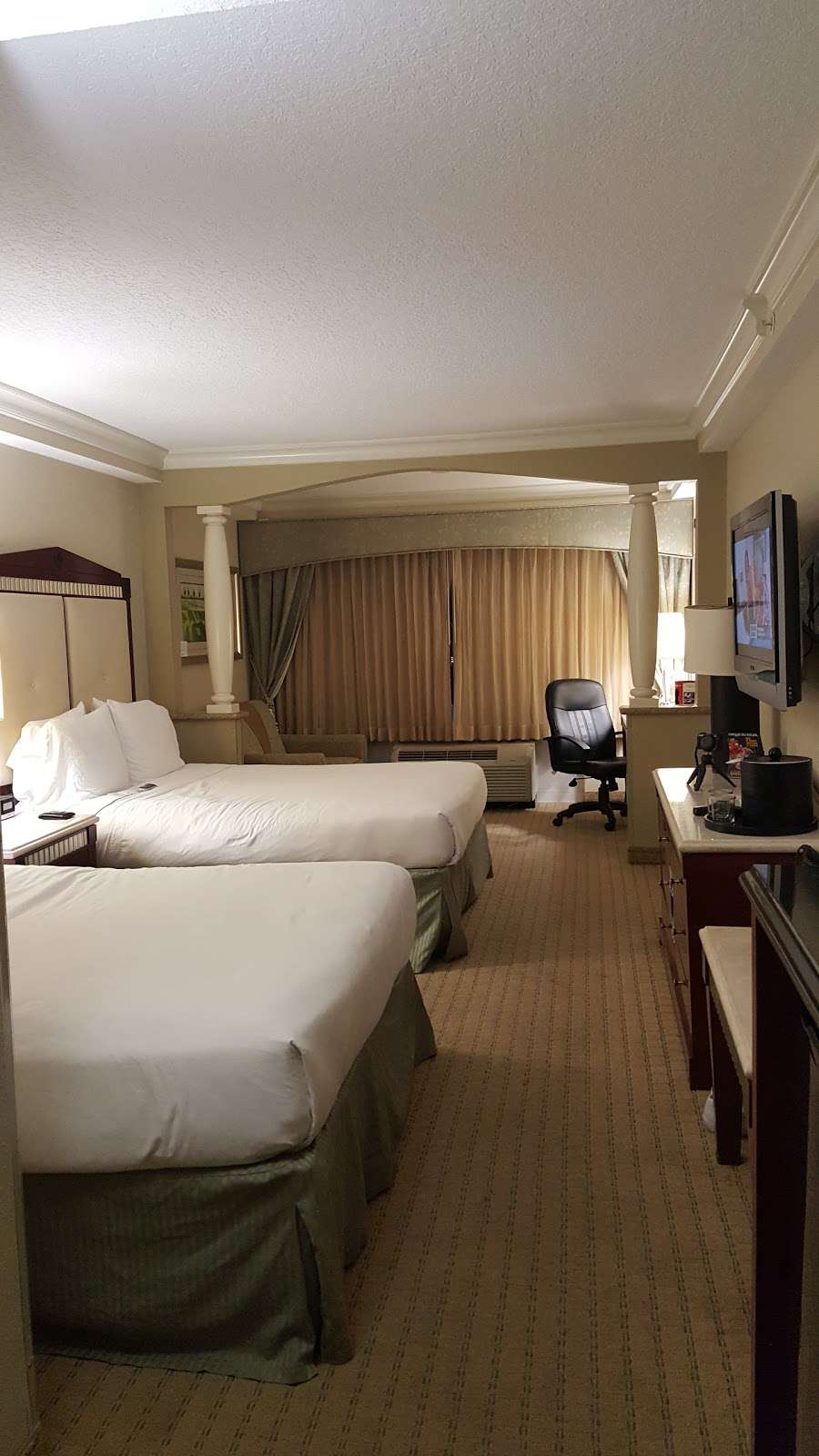 Radisson Hotel Orlando - Lake Buena Vista | 12799 S Apopka Vineland Rd, Orlando, FL 32836, USA | Phone: (407) 597-3400
