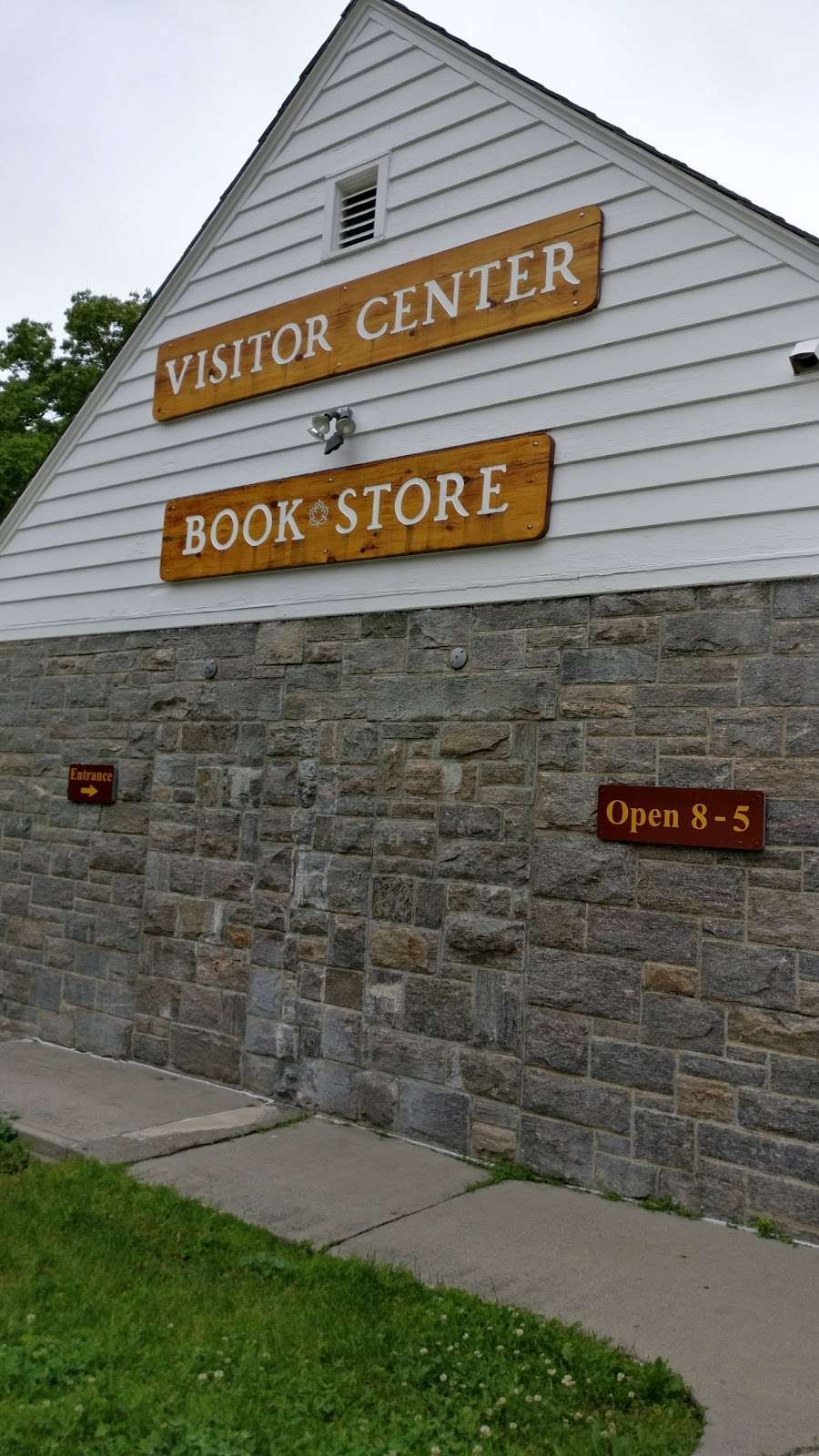 The Palisades Parkway Visitor Center and Bookstore | Palisades Interstate Pkwy, Tomkins Cove, NY 10986, USA | Phone: (845) 786-5003