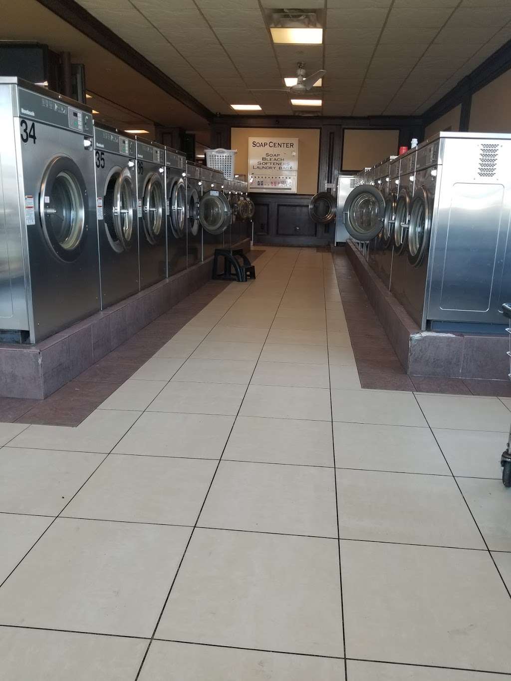 New Village Laundromat | 730 W Montauk Hwy, Lindenhurst, NY 11757, USA | Phone: (631) 225-0022