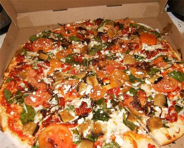 B&B Pizzeria | 13312 Ranchero Rd, Oak Hills, CA 92344, USA | Phone: (760) 949-9888