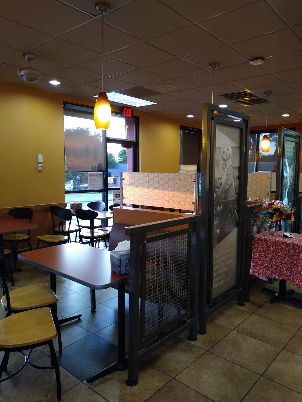Jack in the Box | 1020 S Westmoreland Rd, Dallas, TX 75211, USA | Phone: (214) 331-5630