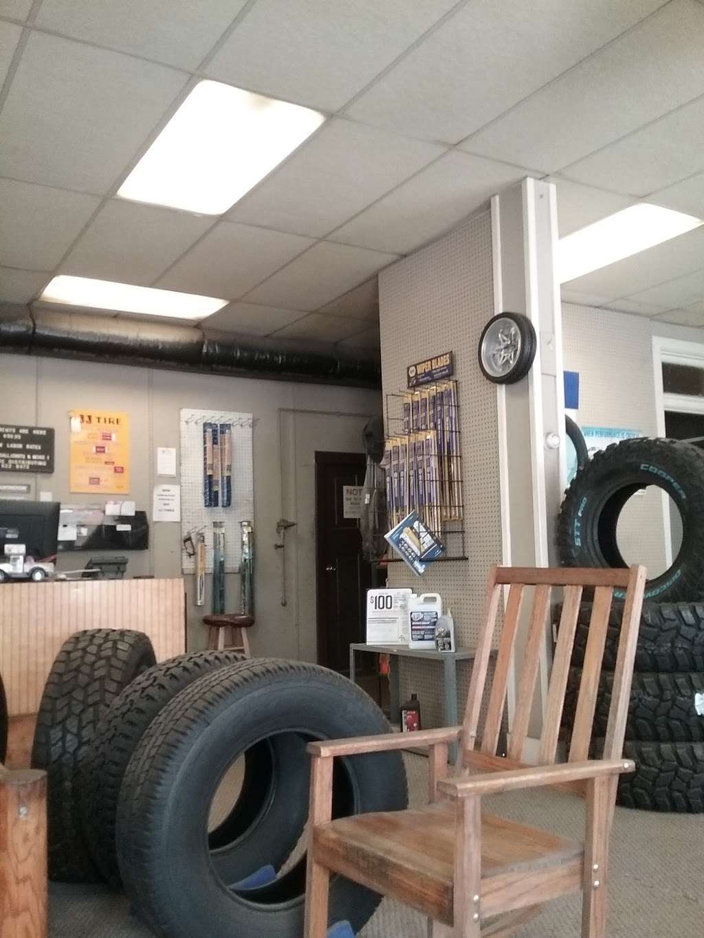 J J Tire Distributing | 325 W Bacon St, Pottsville, PA 17901, USA | Phone: (570) 622-8473