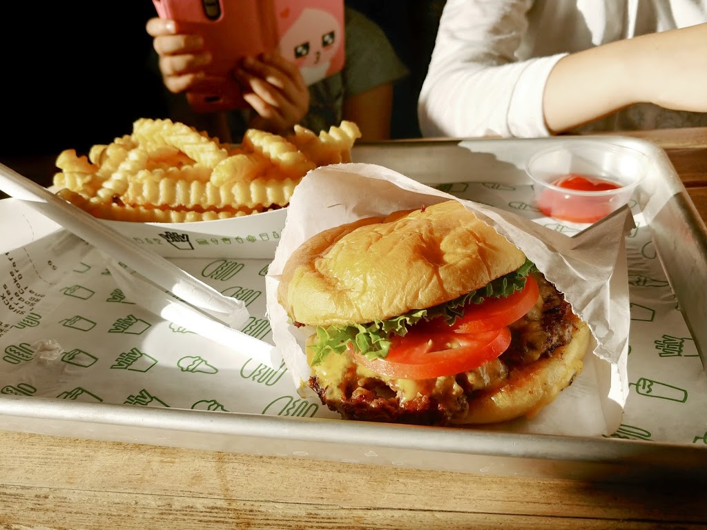 Shake Shack | 1 Old Fulton St, Brooklyn, NY 11201, USA | Phone: (347) 435-2676