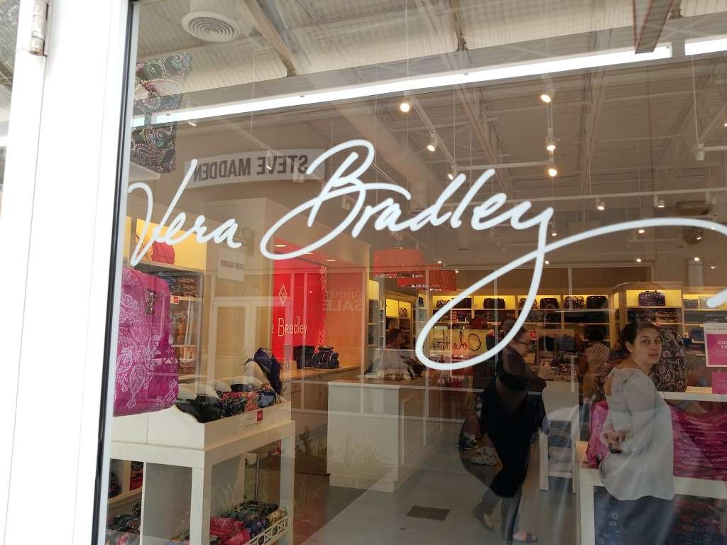 Vera Bradley Factory Outlet | 18 W Lightcap Rd Suite 1223, Pottstown, PA 19464, USA | Phone: (610) 323-1366