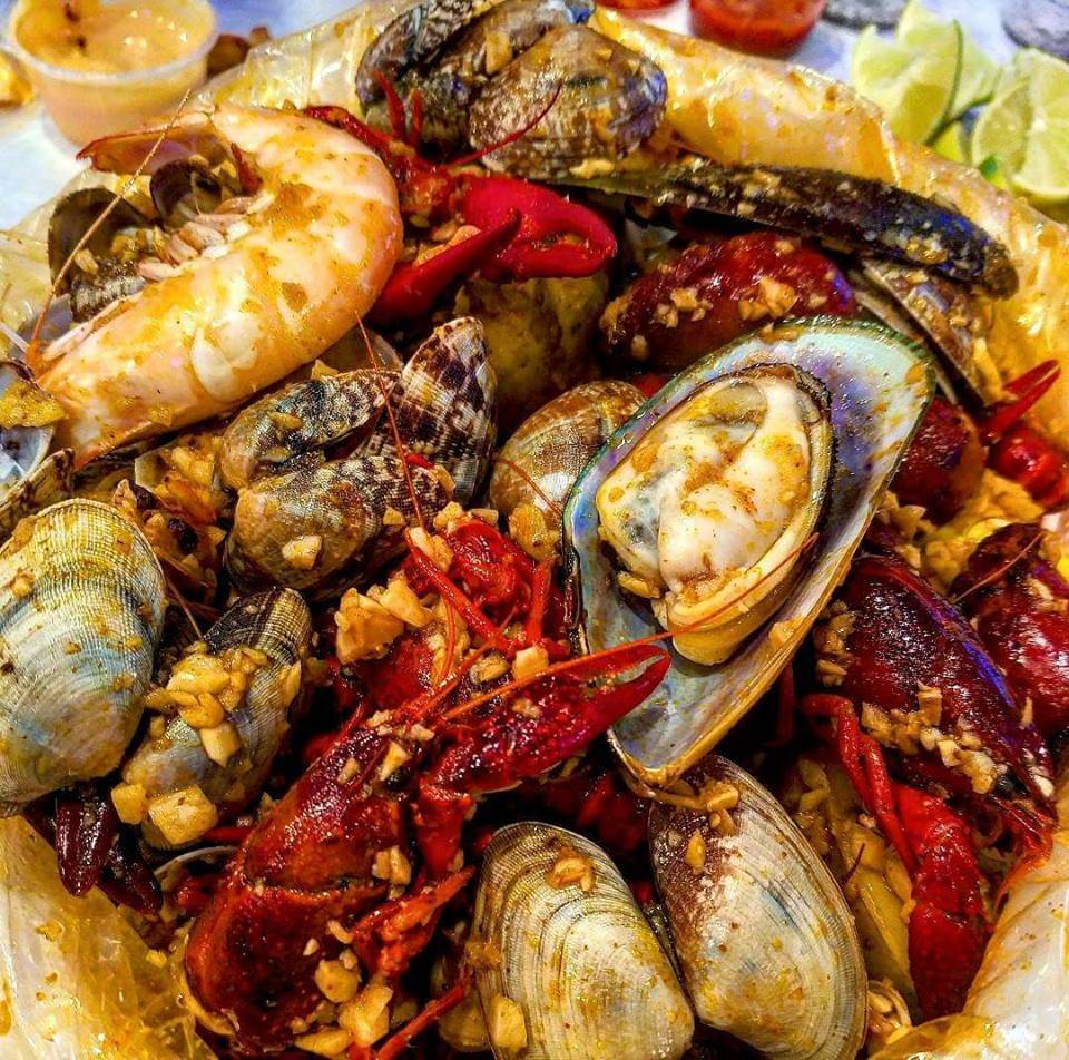 Stinkin Crawfish of Lakewood | 3221 E Carson St, Lakewood, CA 90712, USA | Phone: (562) 627-0030