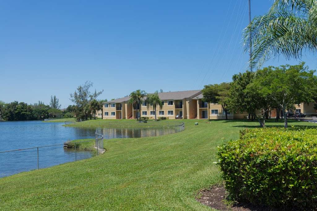 Walden Pond Villas Apartments in Miami, FL | 20880 NW 7th Ave, Miami, FL 33169, USA | Phone: (305) 653-4057