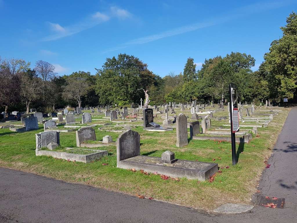 Mill Hill Cemetery | 89 Milespit Hill, London NW7 2RR, UK | Phone: 020 8567 0913