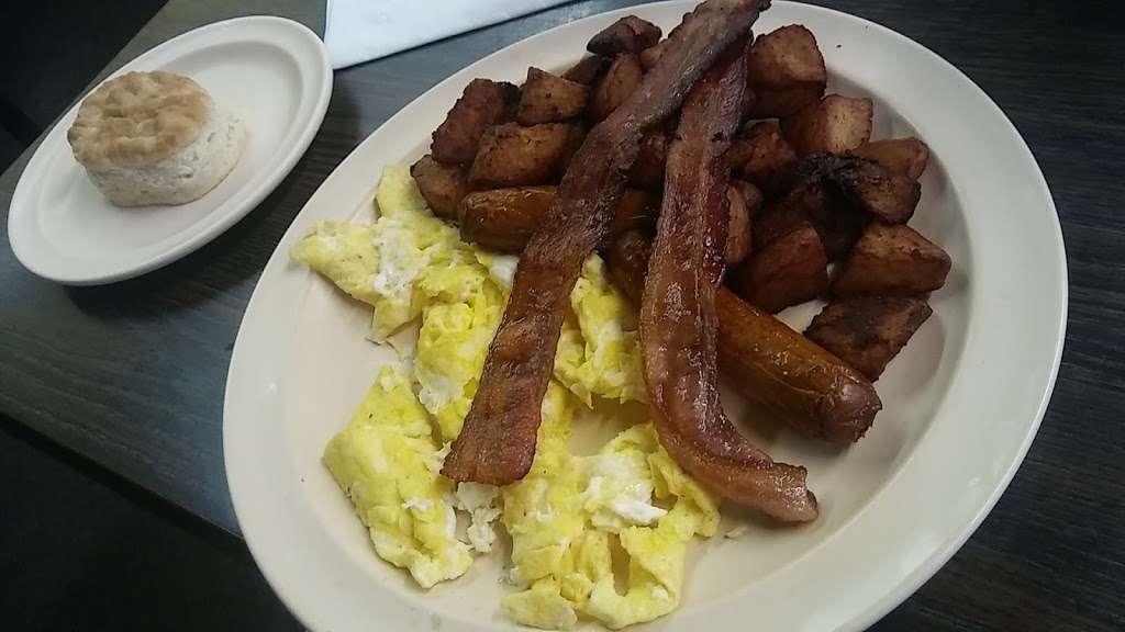 Lisas Kountry Cafe | 23911 FL-46, Sorrento, FL 32776, USA | Phone: (352) 735-3380 Lisas Kountry Cafe | 23911 FL-46, Sorrento, FL 32776, USA | Phone: (352) 735-3380