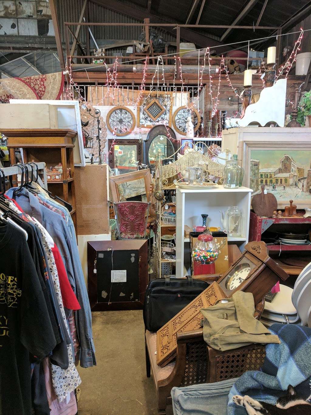 Antiques At the Barn | 8319, 6851 W Ave I, Lancaster, CA 93536, USA | Phone: (661) 726-9556