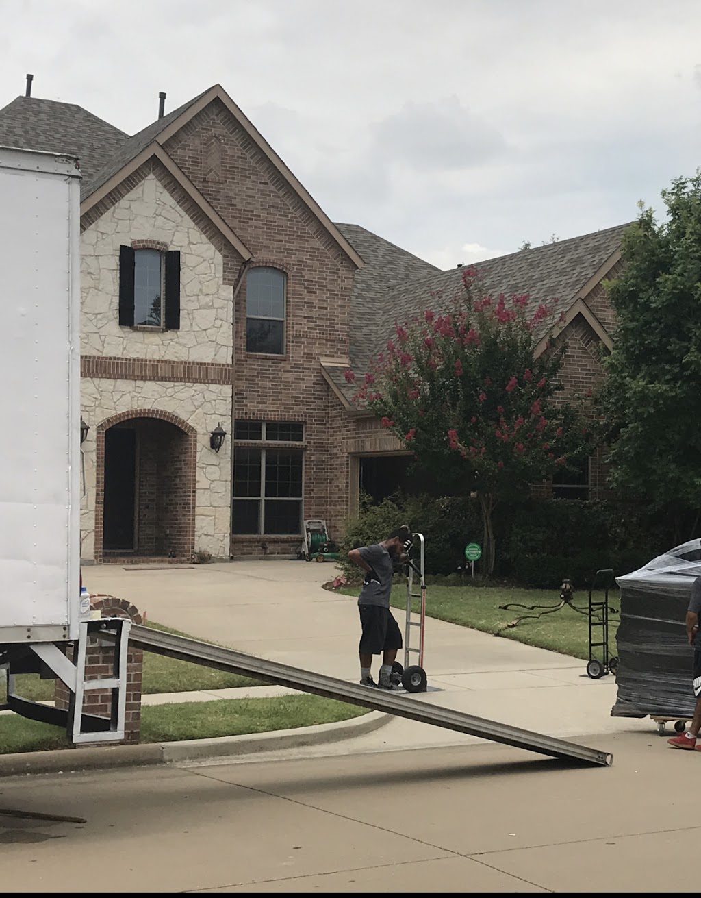 New beginnings dfw movers | 735 S Irving Heights Dr, Irving, TX 75060, USA | Phone: (469) 834-7043