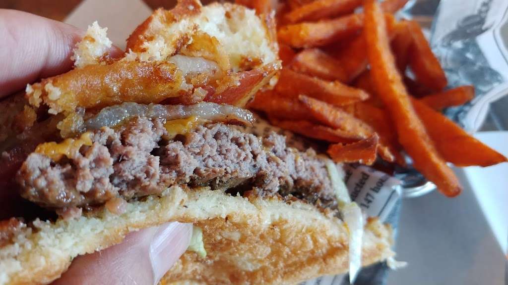 Rustic Burger | 24025 Newhall Ranch Rd, Santa Clarita, CA 91355, USA | Phone: (661) 254-1300