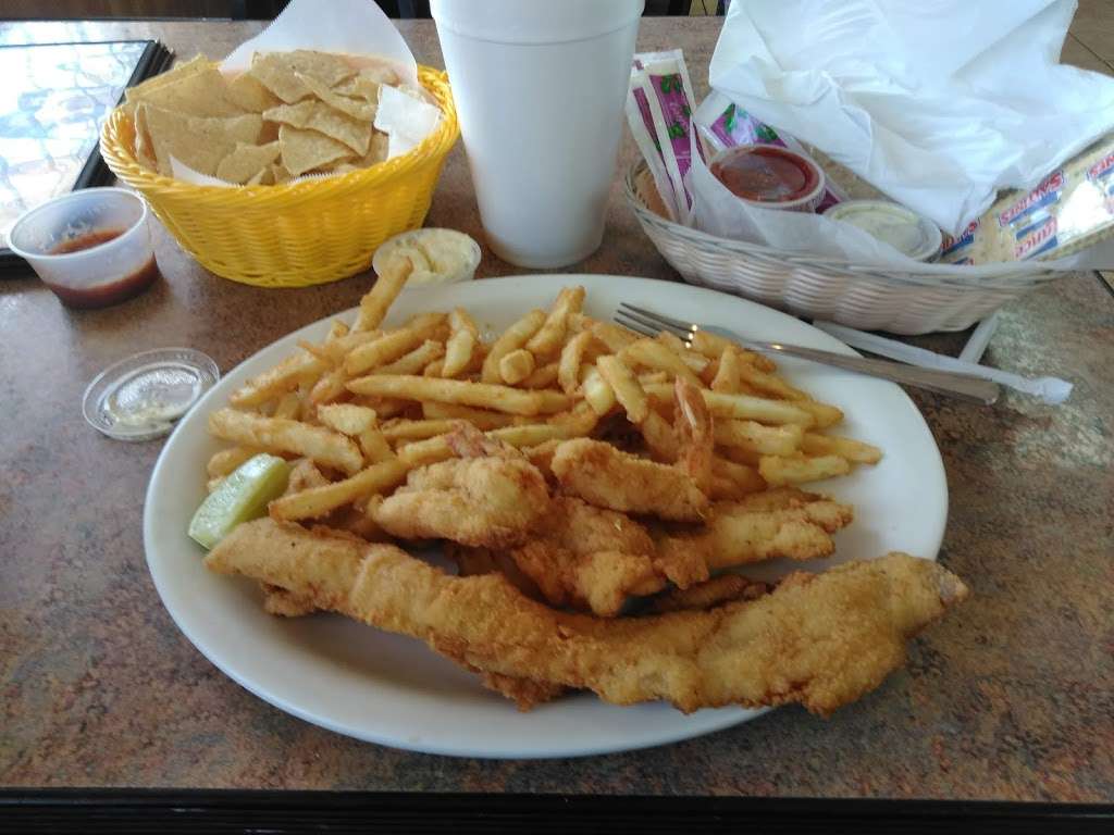 La Playa Seafood Restaurant | 4411, I-10 E, San Antonio, TX 78219, USA | Phone: (210) 337-4700