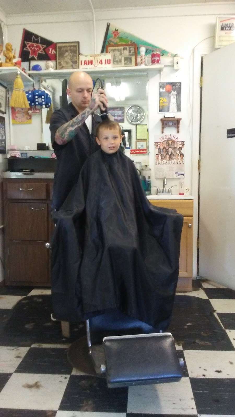 De Hart Barber Shop | 3253 Holt Rd, Indianapolis, IN 46221 | Phone: (317) 244-5019