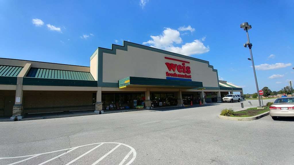 Weis Markets | 1075 W King St, Shippensburg, PA 17257, USA | Phone: (717) 532-2161