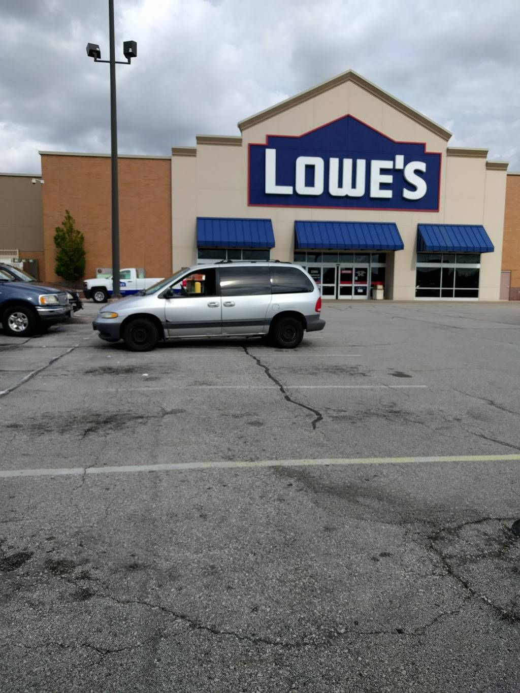 Lowes Home Improvement | 2300 Maplewood Commons Dr, Maplewood, MO 63143, USA | Phone: (314) 450-1000