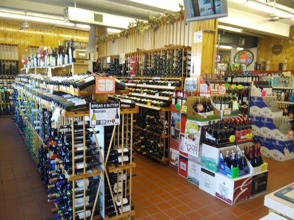 Richards Wine & Spirits | 175 Wolcott Square, Hyde Park, MA 02136, USA | Phone: (617) 364-3745