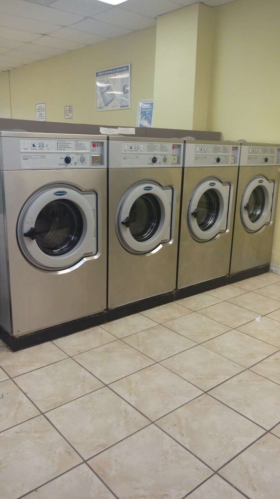 Squeaky Clean Laundromat | 862 E Street Rd, Warminster, PA 18974, USA | Phone: (215) 364-3962