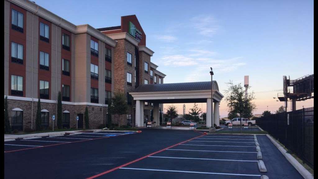 Holiday Inn Express & Suites San Antonio SE by AT&T Center | 2027 S East Loop 410, San Antonio, TX 78220, USA | Phone: (210) 648-0016