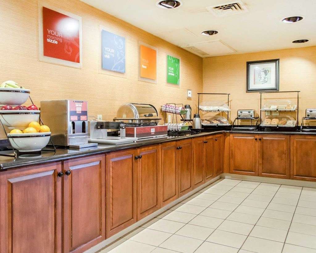 Comfort Inn & Suites | 2250 N George St, York, PA 17406, USA | Phone: (717) 699-1919