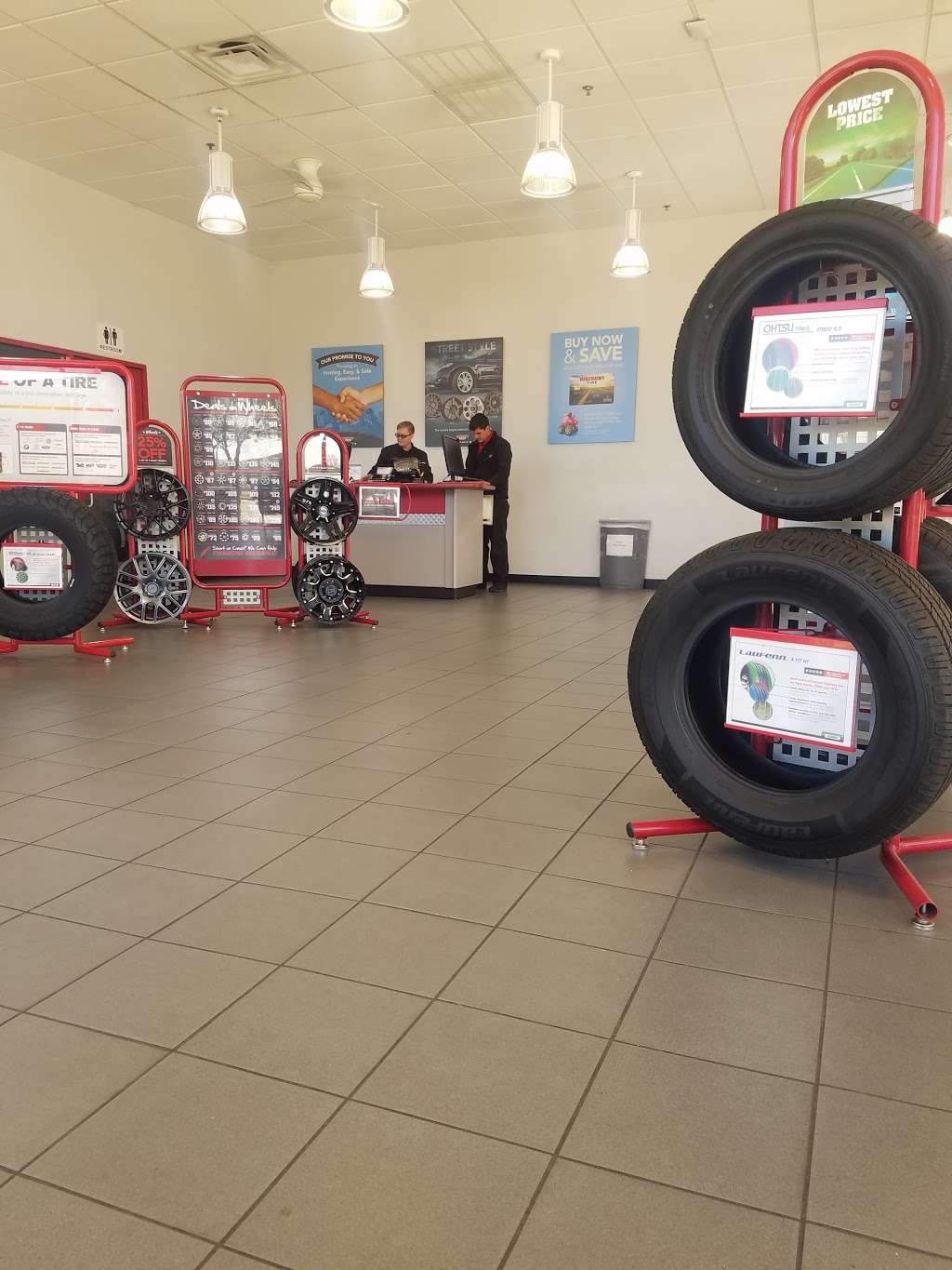 Discount Tire | 13645 N Central Expy, Dallas, TX 75243, USA | Phone: (972) 231-7828