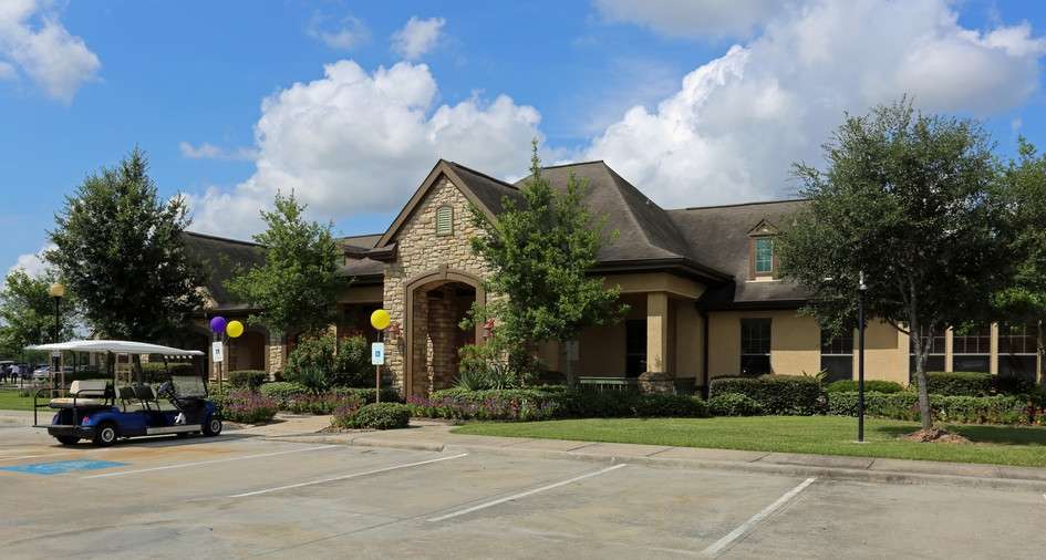 Champion Townhomes on the Green | 11201 Veterans Memorial Pkwy, Houston, TX 77067 | Phone: (281) 595-1452