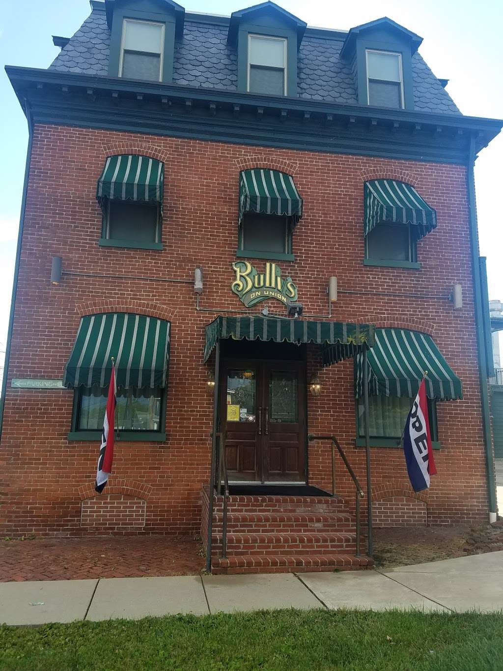 Bullys Restaurant & Pub | 647 Union St, Columbia, PA 17512, USA | Phone: (717) 684-2854